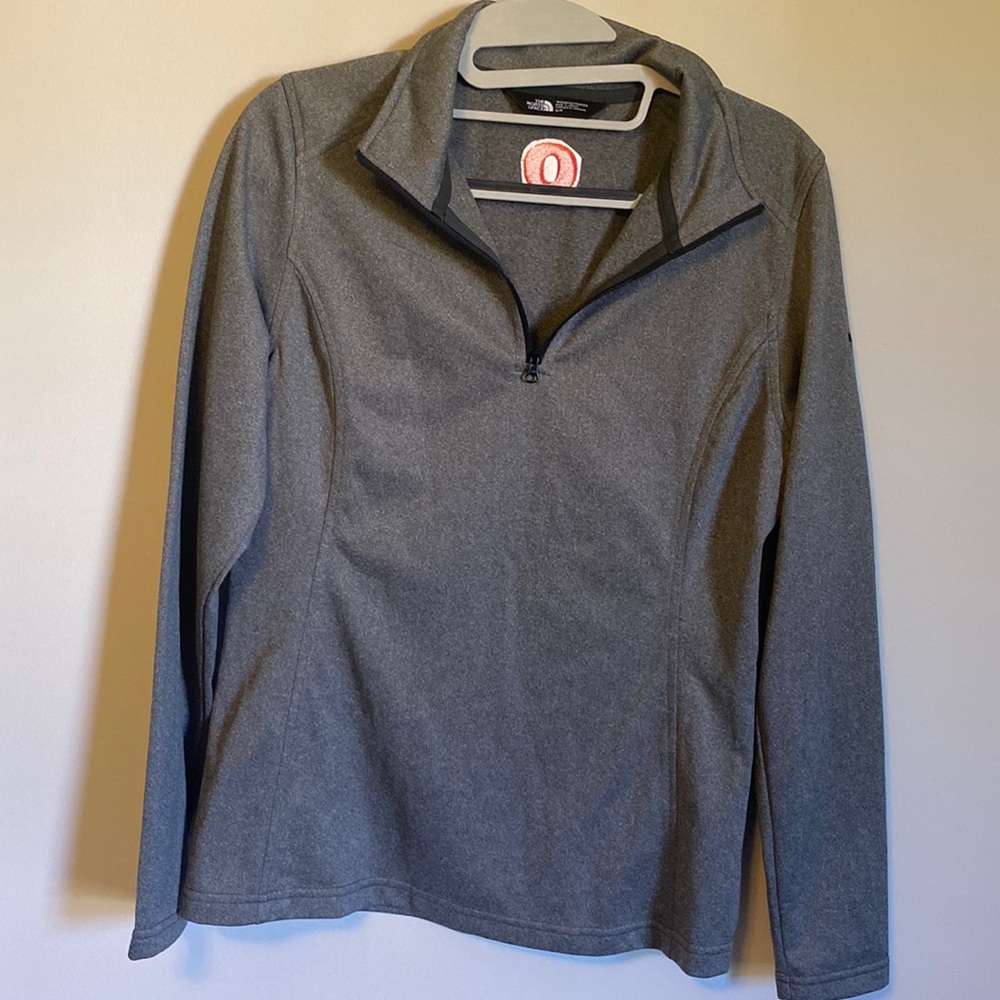 NWOT The North Face Sweatshirt 1/4 zip Small Grey